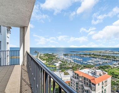300 Beach Drive Ne - Photo Thumbnail 26