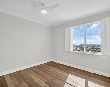 300 Beach Drive Ne - Photo Thumbnail 35
