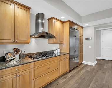 300 Beach Drive Ne - Photo Thumbnail 14