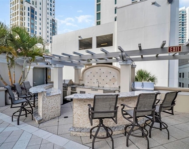 300 Beach Drive Ne - Photo Thumbnail 53