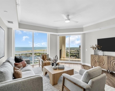300 Beach Drive Ne - Photo Thumbnail 1