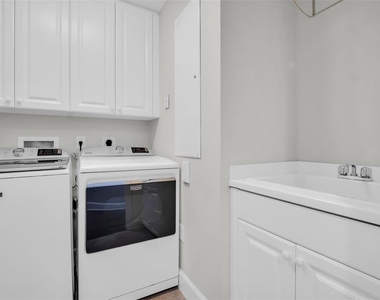300 Beach Drive Ne - Photo Thumbnail 45