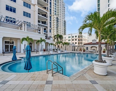 300 Beach Drive Ne - Photo Thumbnail 51