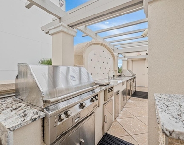 300 Beach Drive Ne - Photo Thumbnail 52