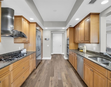 300 Beach Drive Ne - Photo Thumbnail 15