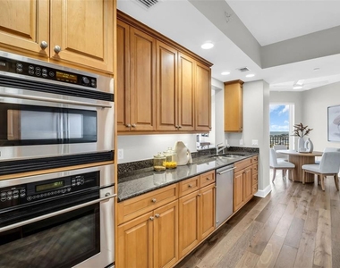 300 Beach Drive Ne - Photo Thumbnail 16