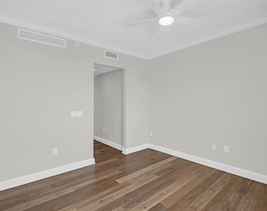 300 Beach Drive Ne - Photo Thumbnail 41