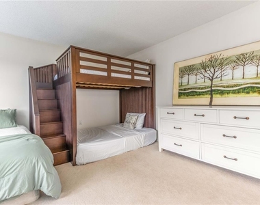 700 Island Way - Photo Thumbnail 21