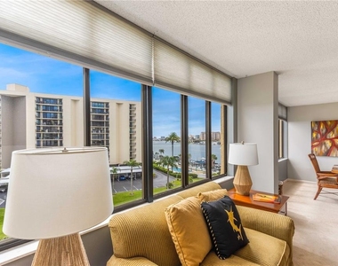 700 Island Way - Photo Thumbnail 10