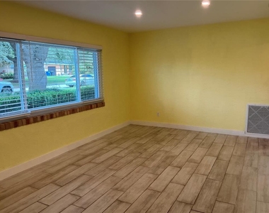 5248 15th Avenue N - Photo Thumbnail 4