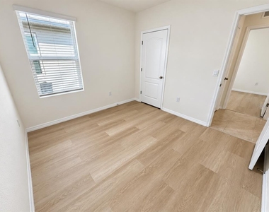1713 Southfork Drive - Photo Thumbnail 14