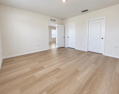 1713 Southfork Drive - Photo Thumbnail 9