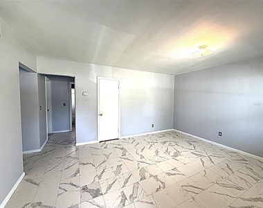 105 Hill Circle - Photo Thumbnail 2
