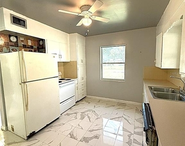 105 Hill Circle - Photo Thumbnail 4