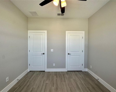 547 Albatross Drive - Photo Thumbnail 19