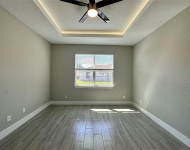 547 Albatross Drive - Photo Thumbnail 4