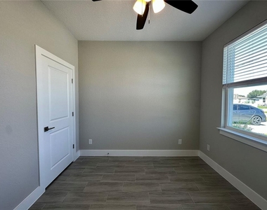547 Albatross Drive - Photo Thumbnail 17