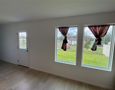 3833 Amers Loop - Photo Thumbnail 6