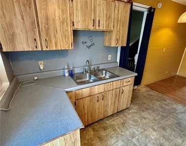 417 Mabbette Street - Photo Thumbnail 4