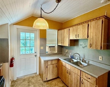 417 Mabbette Street - Photo Thumbnail 7