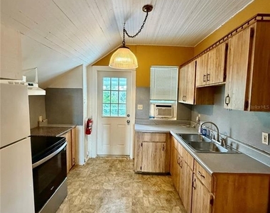 417 Mabbette Street - Photo Thumbnail 6