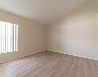 8104 Santee Drive - Photo Thumbnail 23