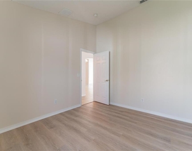 8104 Santee Drive - Photo Thumbnail 22