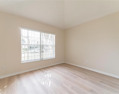 8104 Santee Drive - Photo Thumbnail 3