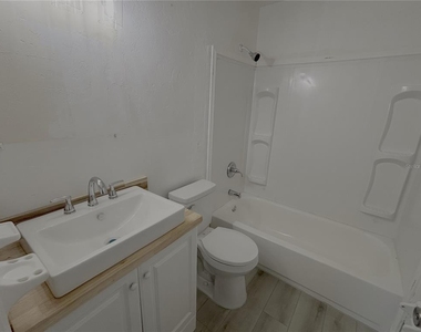 2404 Sw 31 Place - Photo Thumbnail 13