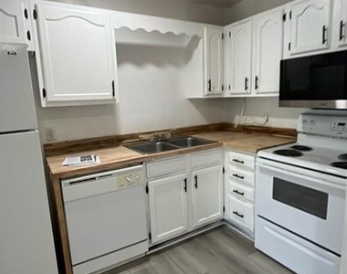 2404 Sw 31 Place - Photo Thumbnail 8