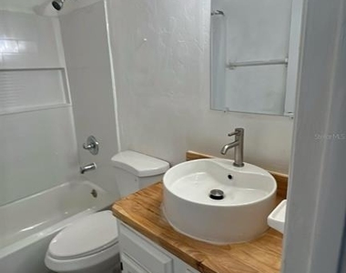 2404 Sw 31 Place - Photo Thumbnail 14