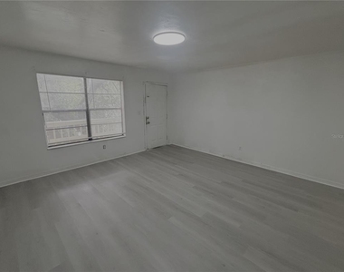 2404 Sw 31 Place - Photo Thumbnail 5