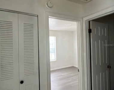 2404 Sw 31 Place - Photo Thumbnail 10