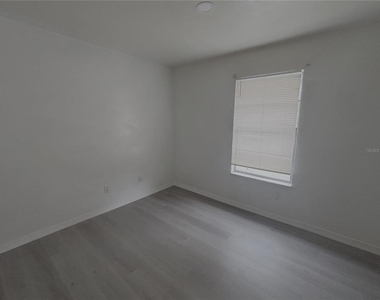 2404 Sw 31 Place - Photo Thumbnail 12