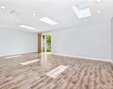 2300 Barbados Drive - Photo Thumbnail 16