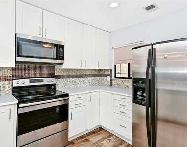 2300 Barbados Drive - Photo Thumbnail 12