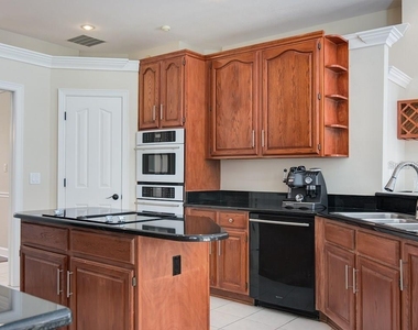 7407 Park Springs Circle - Photo Thumbnail 8