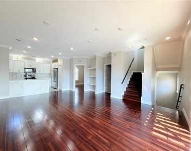 6117 Metrowest Boulevard - Photo Thumbnail 2