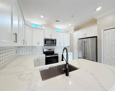 6117 Metrowest Boulevard - Photo Thumbnail 9
