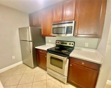 5475 Vineland Road - Photo Thumbnail 14