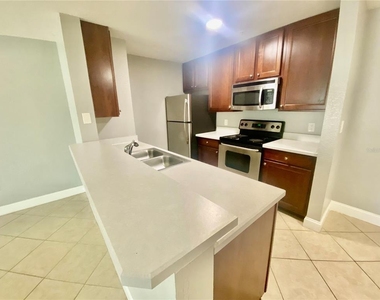 5475 Vineland Road - Photo Thumbnail 13