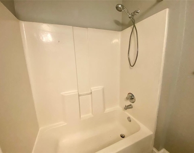 5475 Vineland Road - Photo Thumbnail 3