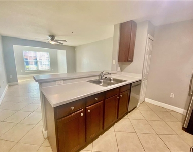 5475 Vineland Road - Photo Thumbnail 7