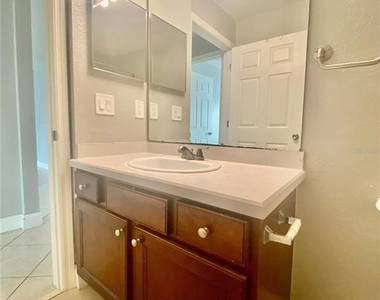 5475 Vineland Road - Photo Thumbnail 4