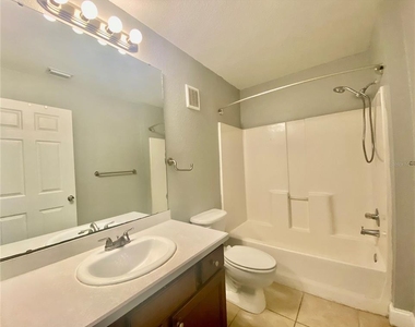 5475 Vineland Road - Photo Thumbnail 8