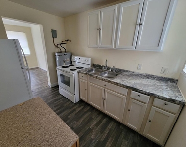 455 Pursley Street - Photo Thumbnail 7