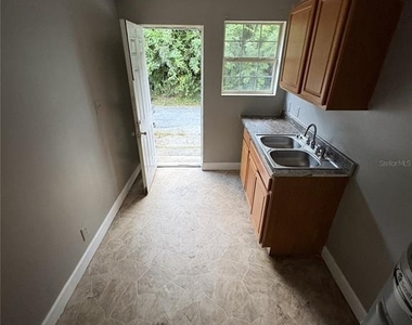 455 Pursley Street - Photo Thumbnail 5