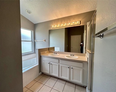 138 Sir Phillips Drive - Photo Thumbnail 7