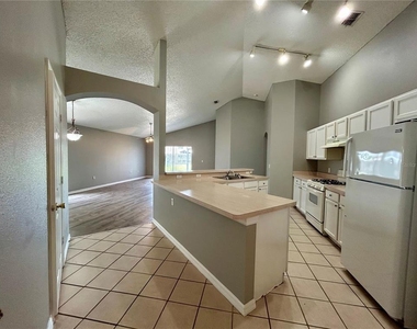 138 Sir Phillips Drive - Photo Thumbnail 3