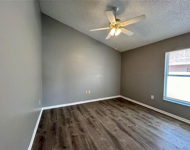 138 Sir Phillips Drive - Photo Thumbnail 8